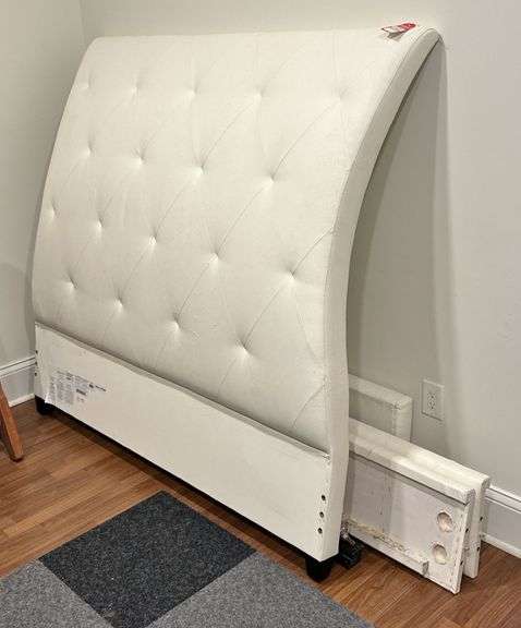 Bernhardt Queen Head & Foot Board Set image