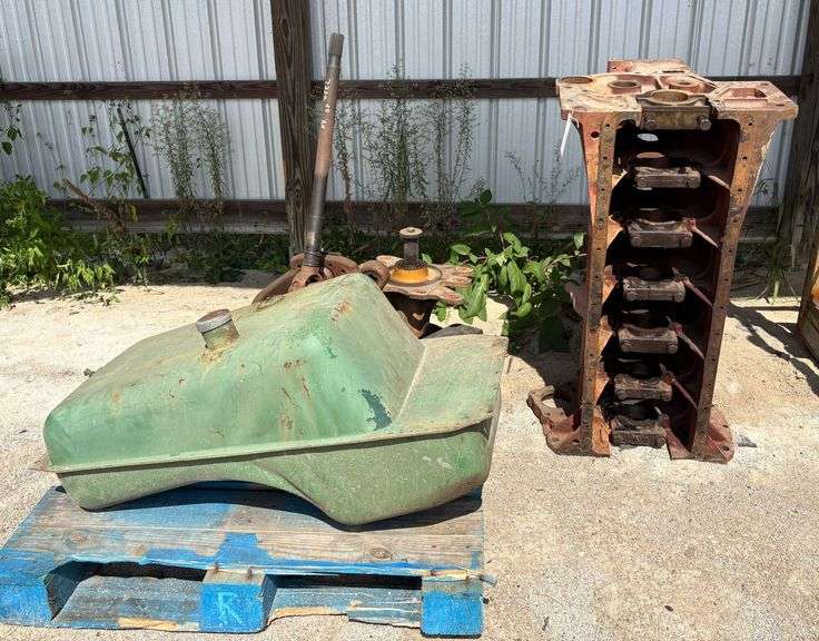 Case Engine Block, John Deere 7330 Axle Corner & Related Items image