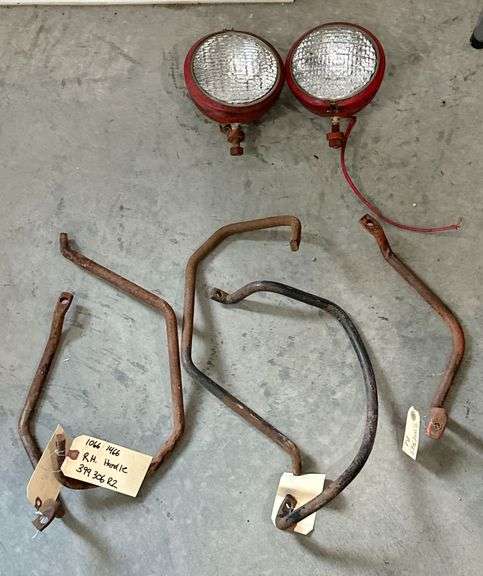 IH 56/66 Handles & 560 Headlights image