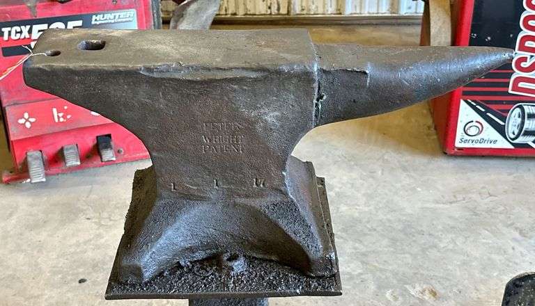 Early Peter Wright Anvil image