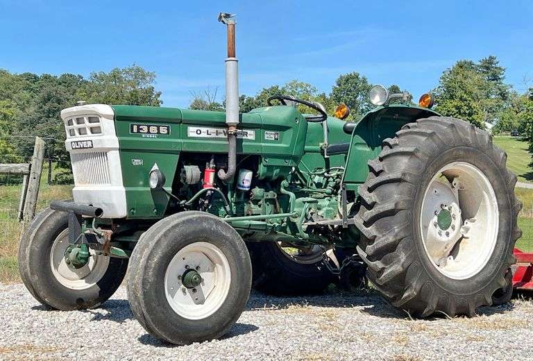 1972 Oliver 1365 Tractor image