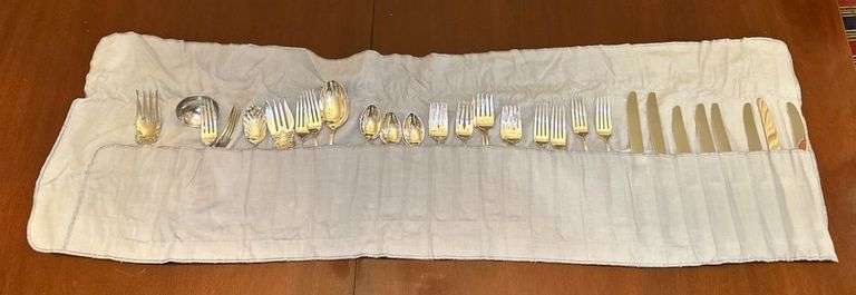 Flatware & Quality Linens image