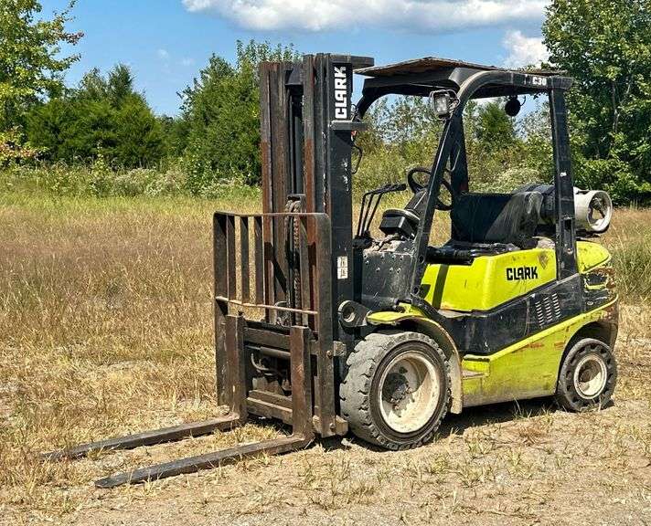Clark C30 Fork Lift image
