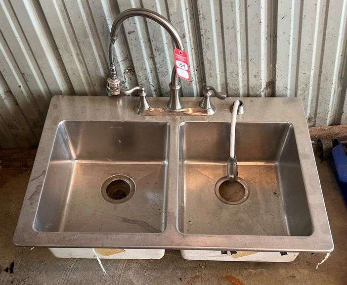 Kitchen Stainless Sink with Hardware image