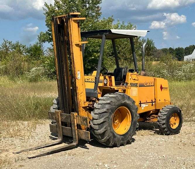 Case 586E 4x4 Construction King Rough-Terrian Fork Lift image