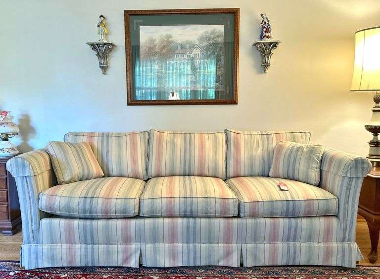 Fairington Sofa & Wall Décor image