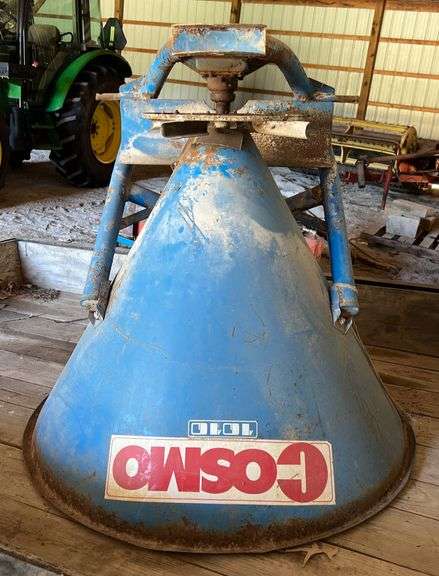 Cosmo 1010 3-Pt Broadcast Seeder image