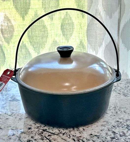 No. 8 Cast Iron Dutch Oven image