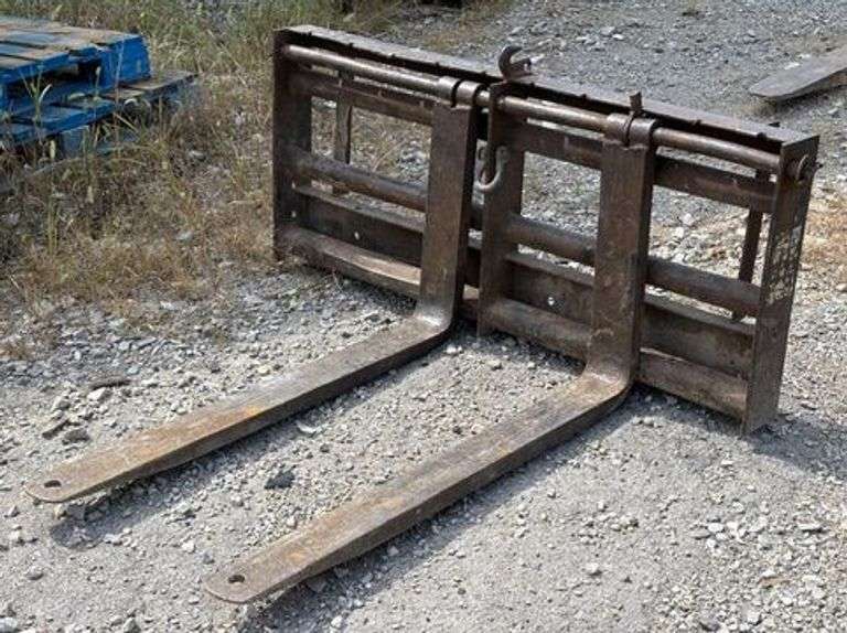 Skid Steer Mounted Pallet Forks image