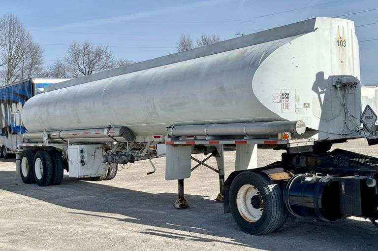 1975 Heil Semi Tanker Trailer image