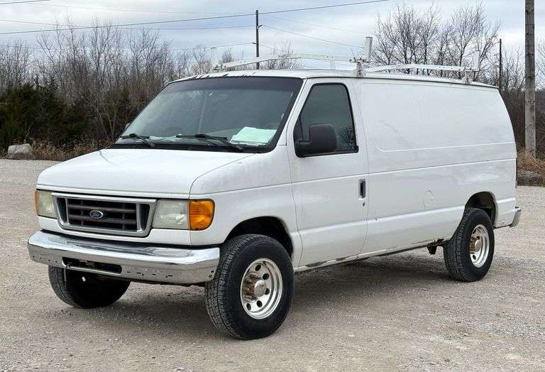 2005 Ford E-350 Cargo Van image
