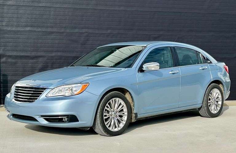 2012 Chrysler 200 Limited Sedan image
