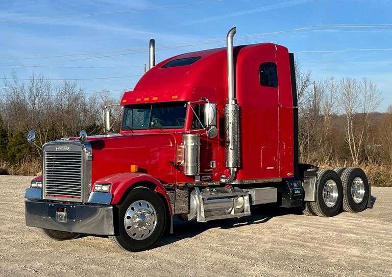 2001 Freightliner FLD132 Semi Truck image