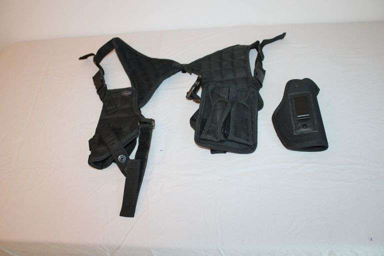 UTG shoulder harness with holster and mag pouches