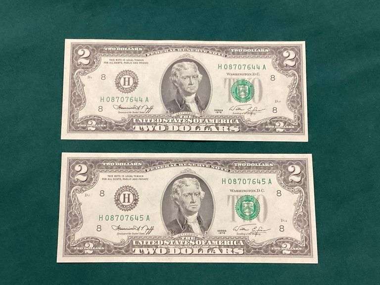 Two consecutive 1976 $2 Federal reserve notes, Crisp Unc image