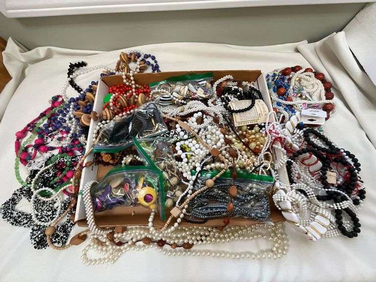 Costume jewelry items image