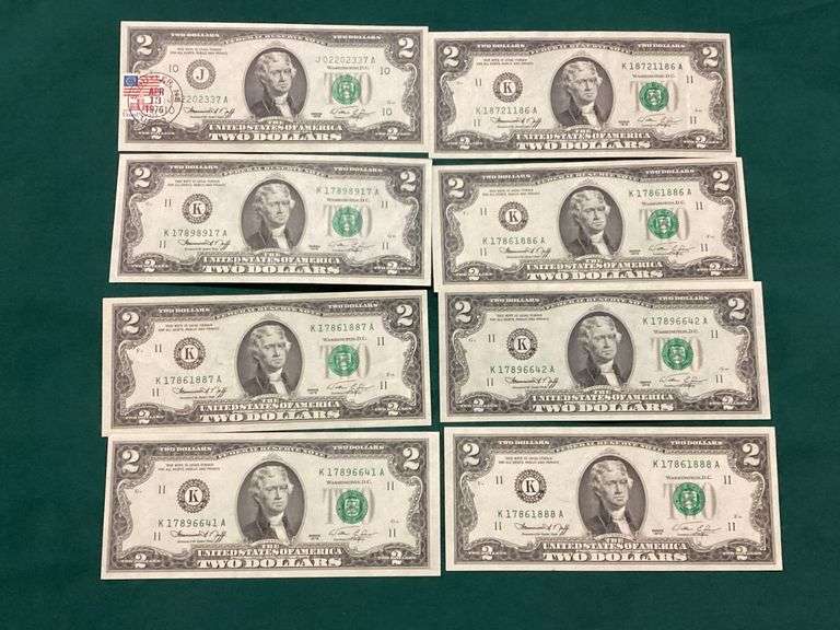 Eight 1976 $2 Federal Reserve notes, mostly AU to UNC image