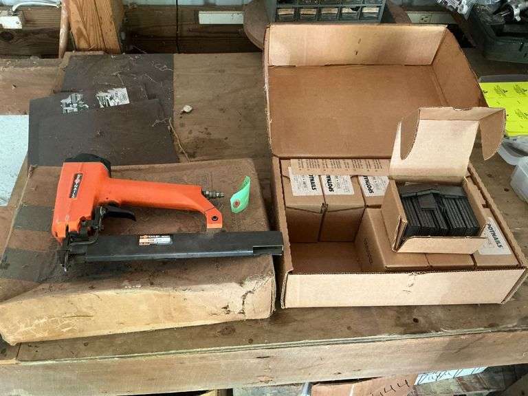 Spotnails crown pneumatic stapler image