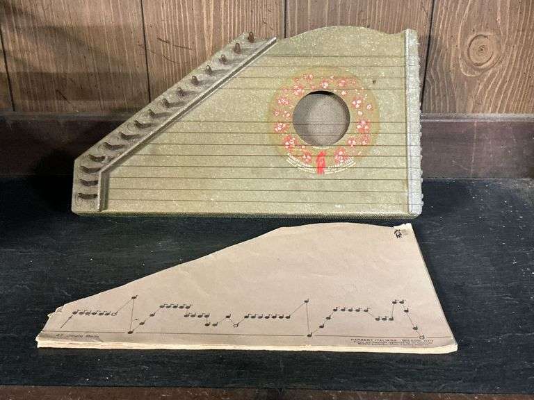Vintage Harbert Italiana Milano, Italy autoharp with music image