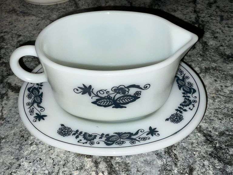 Pyrex Old Town Blue Floral gravy boat and saucer image