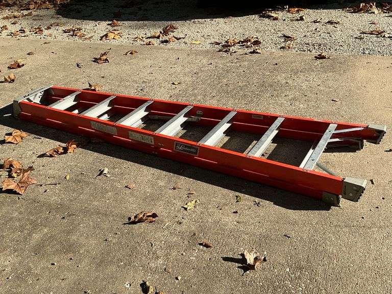 Louisville 8' fiberglass step ladder image