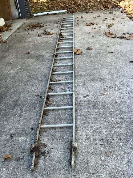 20' light duty aluminum ladder image