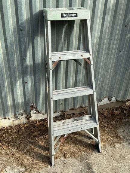 Husky aluminum ladder, 4' image