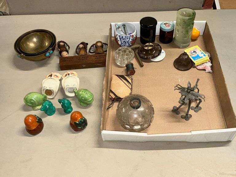 Salt and pepper shakers image