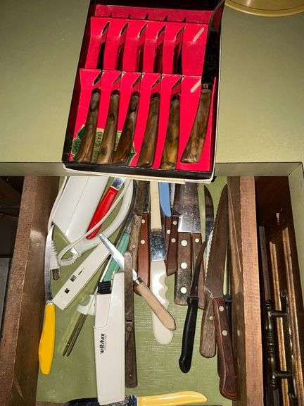 Assorted knives, Regal Crest Sheffield steak knife set image