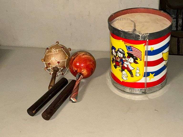 Toy drum, maracas image