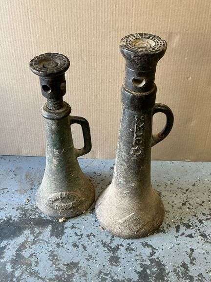 2 house jacks, up to 22" T image