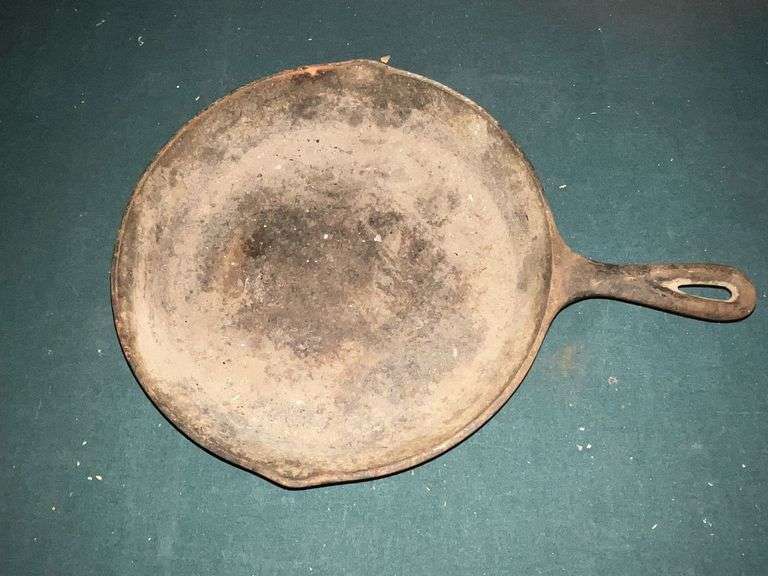 No. 8 SK cast iron skillet. image