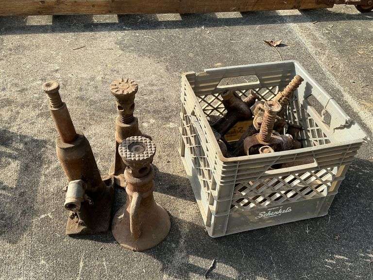 Bottle jacks, unknown condition. image