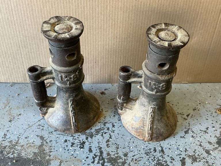 2 house jacks up to 12" T image
