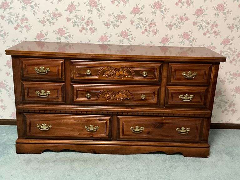 8-drawer dresser image