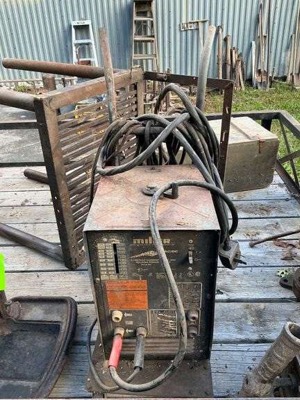 Miller Thunderbolt AC/DC electric welder image