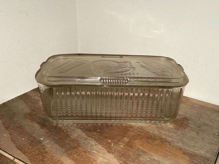 Clear glass refrigerator dish with fruit motif image