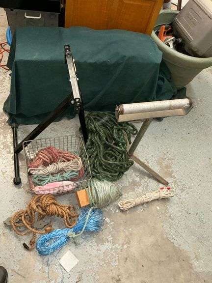 Adjustable roller stand image