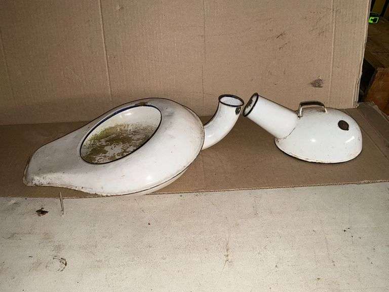 Enamel bed pan and urinal image