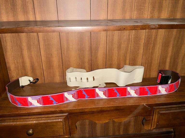 Fender guitar strap, 53" L image