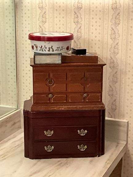 Jewelry boxes, dresser boxes image
