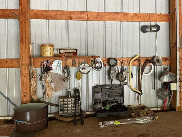 Contents of wall between posts image