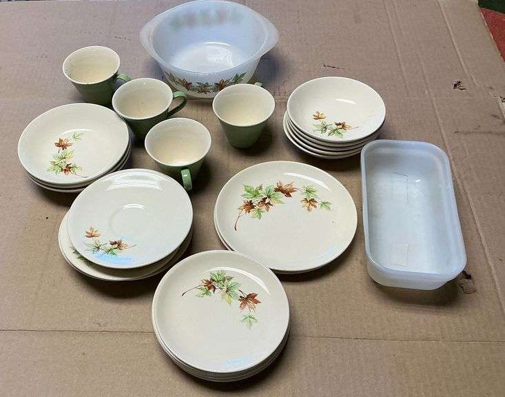 Maple Leaf dishes, 26 +/- pieces image