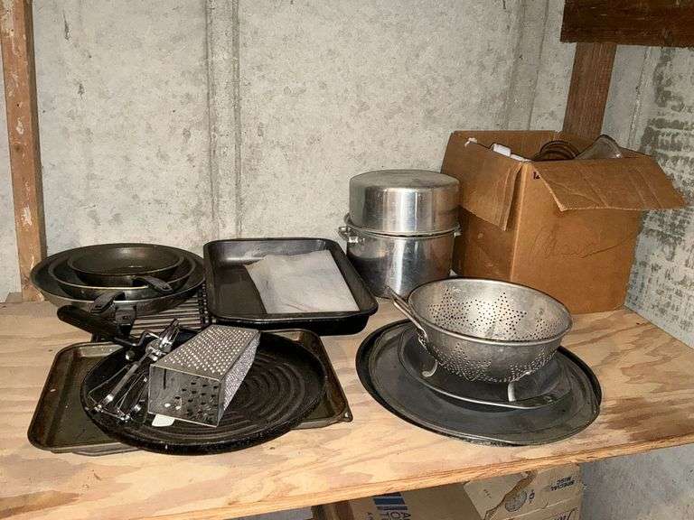 Assortment of kitchen items image