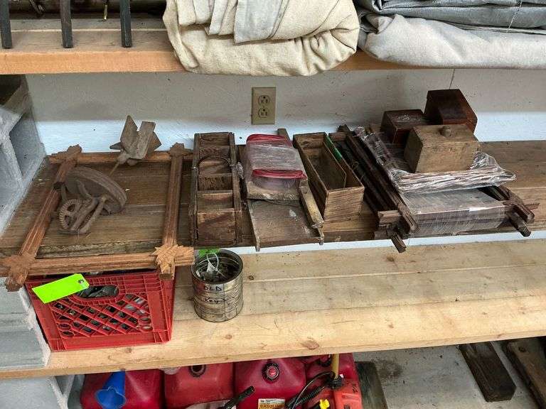 Vintage wood and kitchen items image