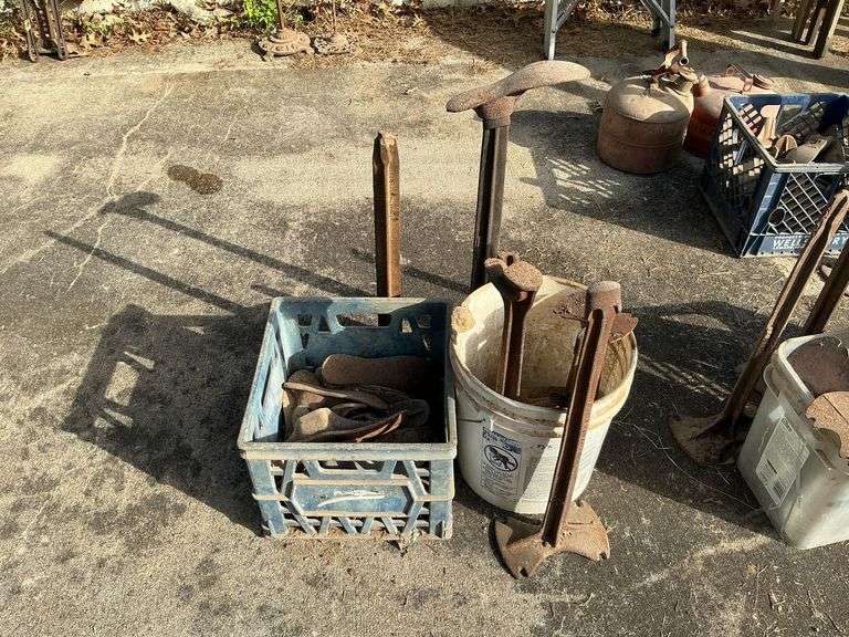 Shoe lasts and stands image