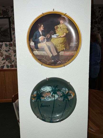 Souvenir plates image