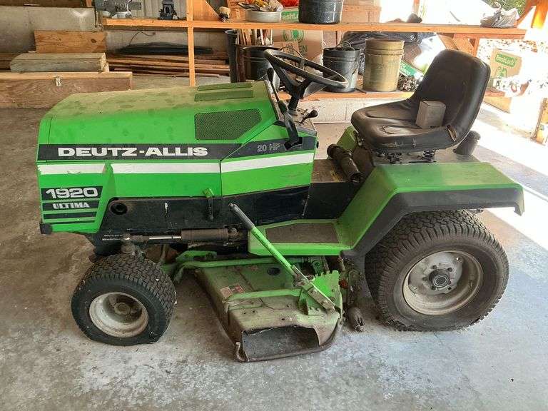 Deutz-Allis 1920 Ultima 48" cut lawn tractor image