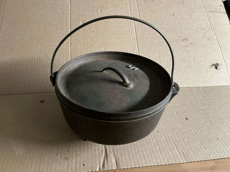 No. 10 cast iron footed dutch oven with lid, made in the USA image