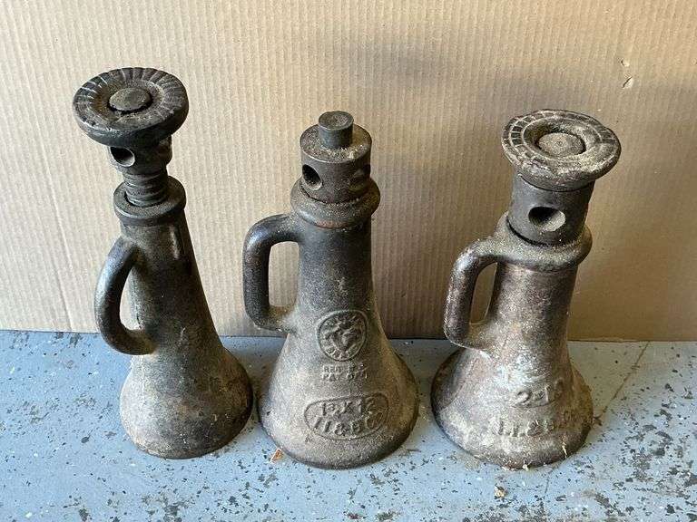 3 house jacks, up to 13" T image